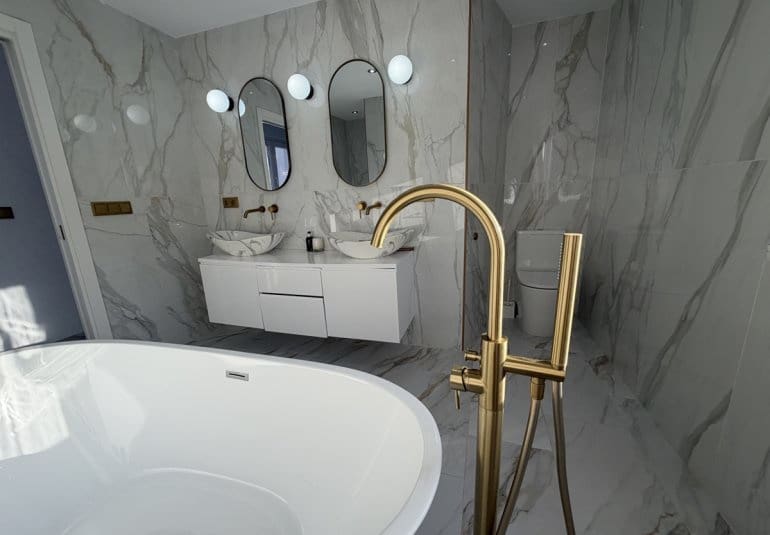 Chalet de 6 habitaciones en Villamartin en venta con piscina - 695.000 € (Ref: 9730563)