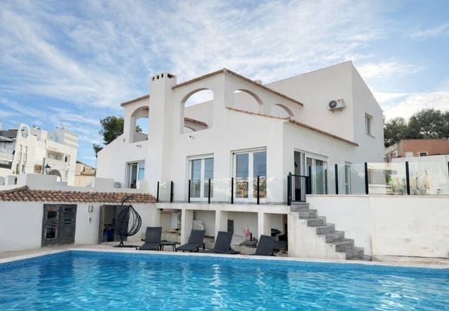 Chalet de 6 habitaciones en Villamartin, Orihuela en venta con piscina - 695.000 € (Ref: 9730563)