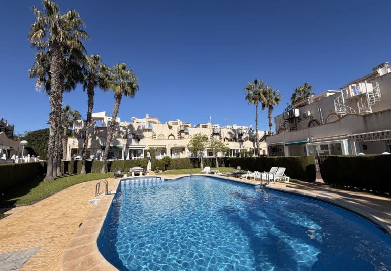 2 soverom Hus til salgs i La Florida med svømmebasseng - € 169 995 (Ref: 9730564)