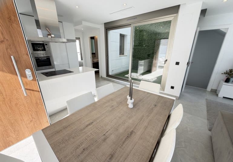 Chalet de 4 habitaciones en Villamartin en venta con piscina - 595.000 € (Ref: 9730566)