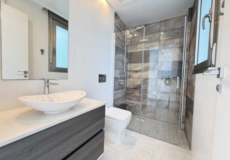 Chalet de 4 habitaciones en Villamartin en venta con piscina - 595.000 € (Ref: 9730566)