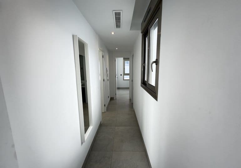 Chalet de 4 habitaciones en Villamartin en venta con piscina - 595.000 € (Ref: 9730566)