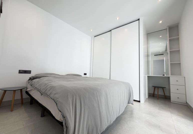 Chalet de 4 habitaciones en Villamartin en venta con piscina - 595.000 € (Ref: 9730566)