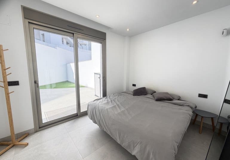 Chalet de 4 habitaciones en Villamartin en venta con piscina - 595.000 € (Ref: 9730566)