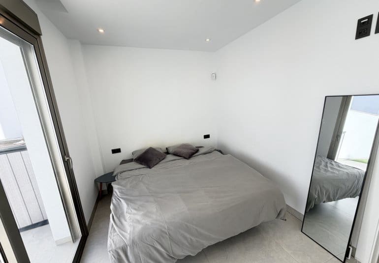 Chalet de 4 habitaciones en Villamartin en venta con piscina - 595.000 € (Ref: 9730566)