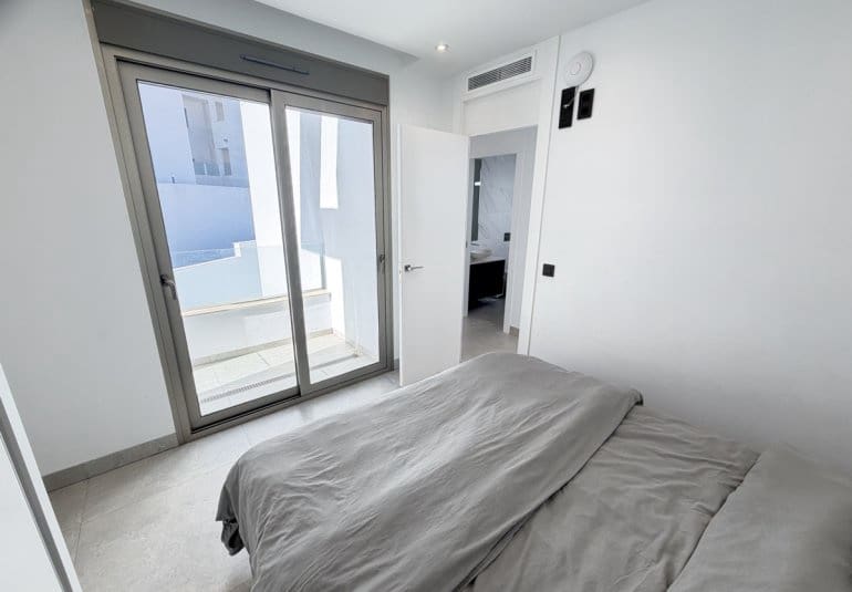 Chalet de 4 habitaciones en Villamartin en venta con piscina - 595.000 € (Ref: 9730566)