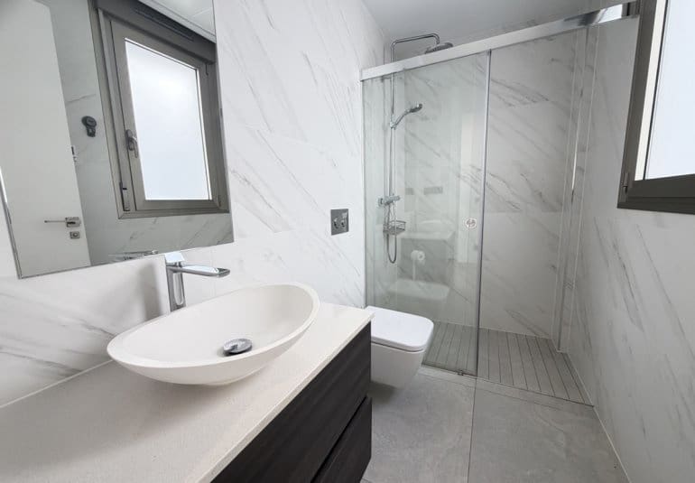 Chalet de 4 habitaciones en Villamartin en venta con piscina - 595.000 € (Ref: 9730566)