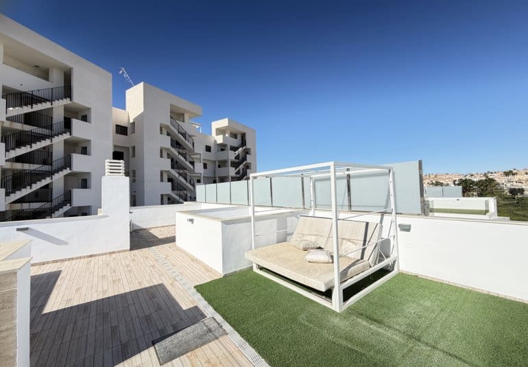 Chalet de 4 habitaciones en Villamartin en venta con piscina - 595.000 € (Ref: 9730566)