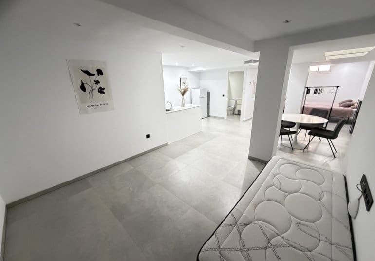 Chalet de 4 habitaciones en Villamartin en venta con piscina - 595.000 € (Ref: 9730566)