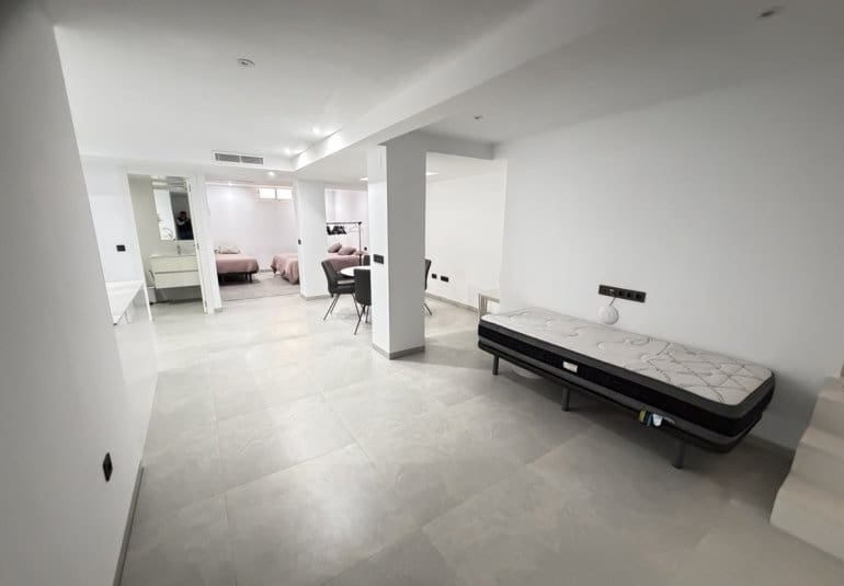 Chalet de 4 habitaciones en Villamartin en venta con piscina - 595.000 € (Ref: 9730566)