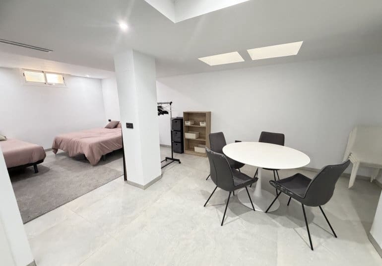 Chalet de 4 habitaciones en Villamartin en venta con piscina - 595.000 € (Ref: 9730566)