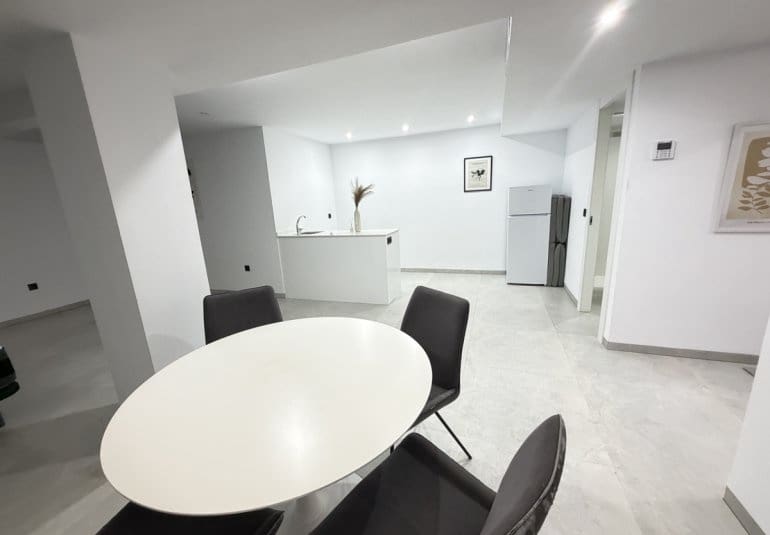 Chalet de 4 habitaciones en Villamartin en venta con piscina - 595.000 € (Ref: 9730566)