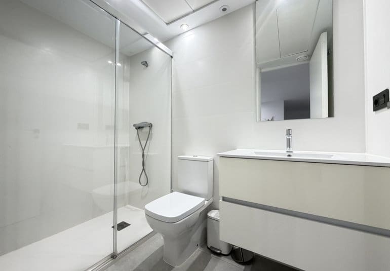 Chalet de 4 habitaciones en Villamartin en venta con piscina - 595.000 € (Ref: 9730566)