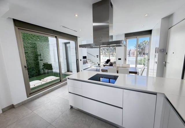 Chalet de 4 habitaciones en Villamartin, Orihuela en venta con piscina - 595.000 € (Ref: 9730566)