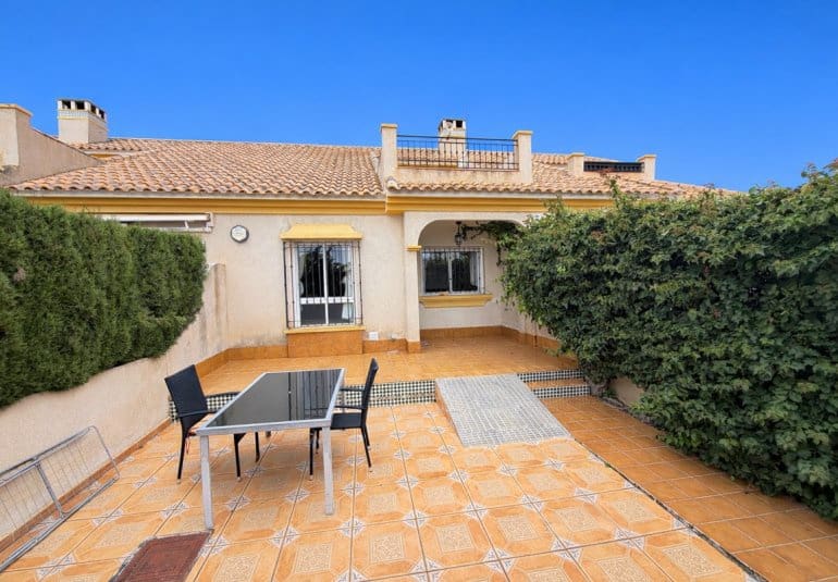 2 bedroom Bungalow for sale in Cabo Roig with pool - € 235,000 (Ref: 9730569)