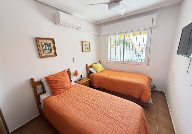 4 bedroom Bungalow for sale in La Zenia with pool - € 289,000 (Ref: 9730572)