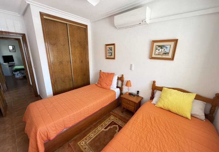 4 bedroom Bungalow for sale in La Zenia with pool - € 289,000 (Ref: 9730572)