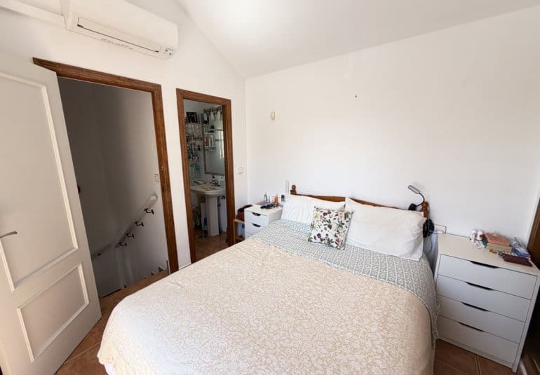 4 bedroom Bungalow for sale in La Zenia with pool - € 289,000 (Ref: 9730572)