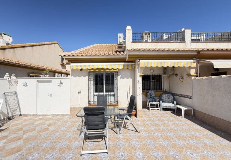 4 bedroom Bungalow for sale in La Zenia with pool - € 289,000 (Ref: 9730572)