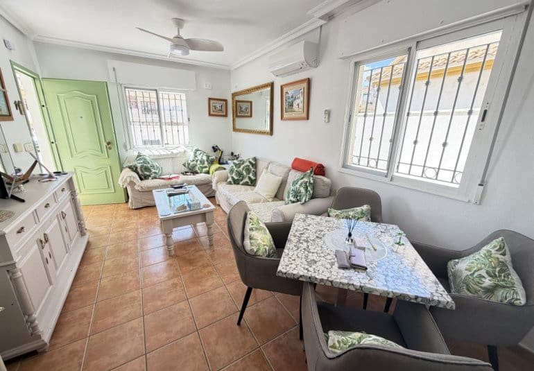 4 bedroom Bungalow for sale in La Zenia with pool - € 289,000 (Ref: 9730572)