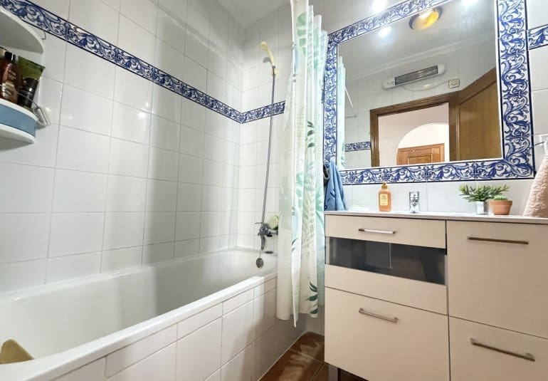 4 bedroom Bungalow for sale in La Zenia with pool - € 289,000 (Ref: 9730572)