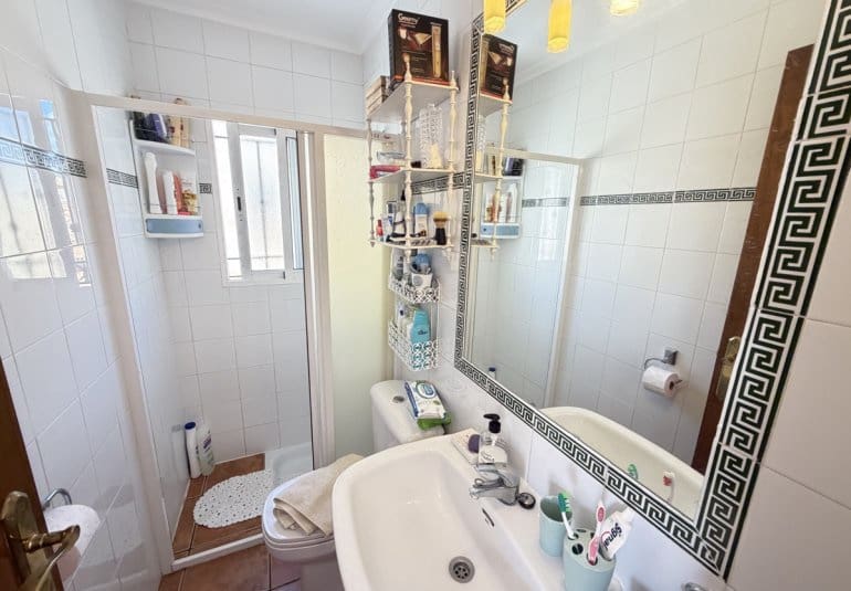 4 bedroom Bungalow for sale in La Zenia with pool - € 289,000 (Ref: 9730572)