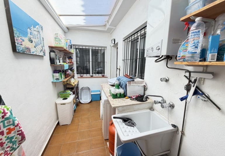 4 bedroom Bungalow for sale in La Zenia with pool - € 289,000 (Ref: 9730572)