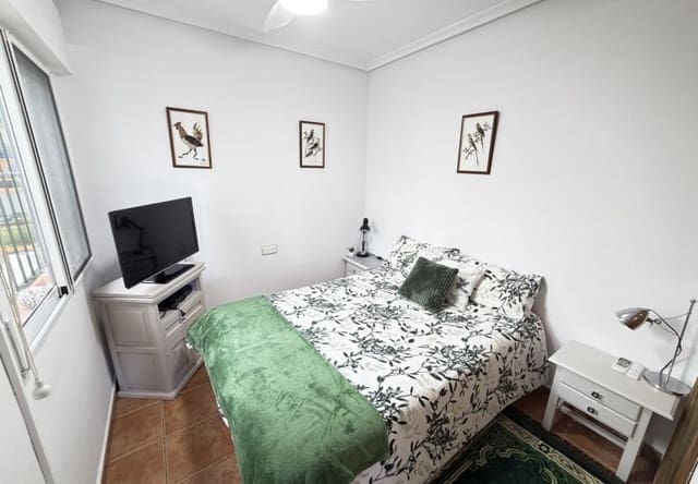 4 soveværelse Bungalow til salg i La Zenia, Orihuela med swimmingpool - € 289.000 (Ref: 9730572)