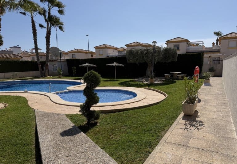 2 camera da letto Bungalow in vendita in Villamartin con piscina - 199.995 € (Rif: 9730574)