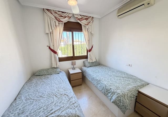 2 soveværelse Bungalow til salg i Villamartin, Orihuela med swimmingpool - € 199.995 (Ref: 9730574)