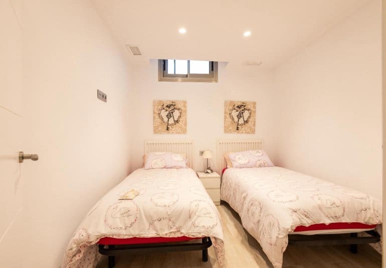 4 camera da letto Villa in vendita in Orihuela Costa con piscina - 490.000 € (Rif: 9737802)