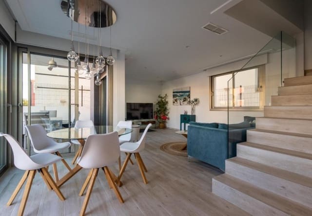 Chalet de 4 habitaciones en Los Almendros (Orihuela Costa), Orihuela en venta con piscina - 490.000 € (Ref: 9737802)