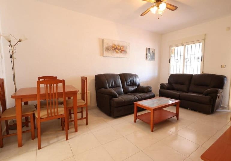 2 chambre Bungalow à vendre à Torrevieja avec piscine - 143 000 € (Ref: 9737803)