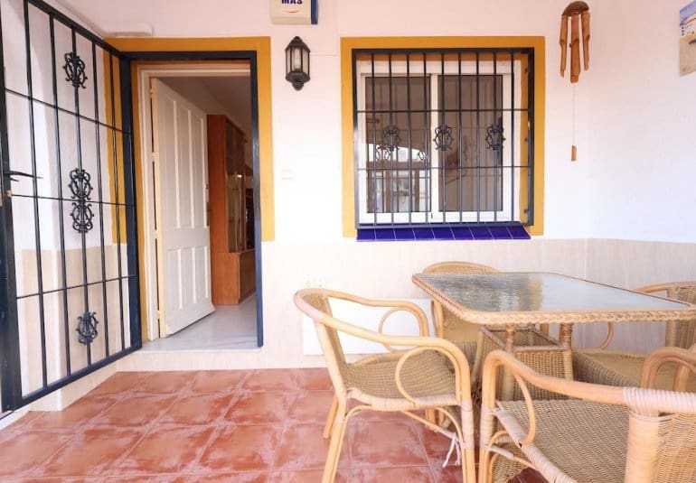 2 chambre Bungalow à vendre à Torrevieja avec piscine - 143 000 € (Ref: 9737803)