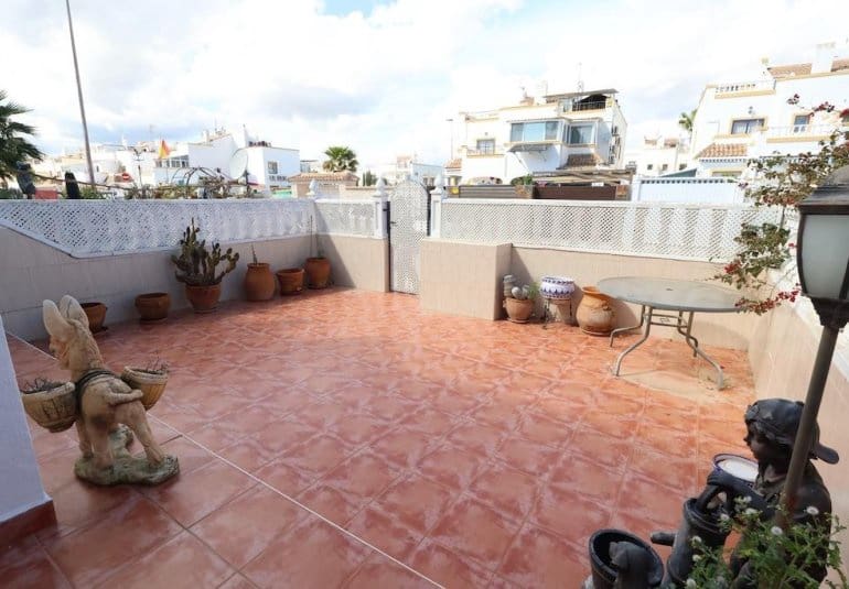 2 chambre Bungalow à vendre à Torrevieja avec piscine - 143 000 € (Ref: 9737803)