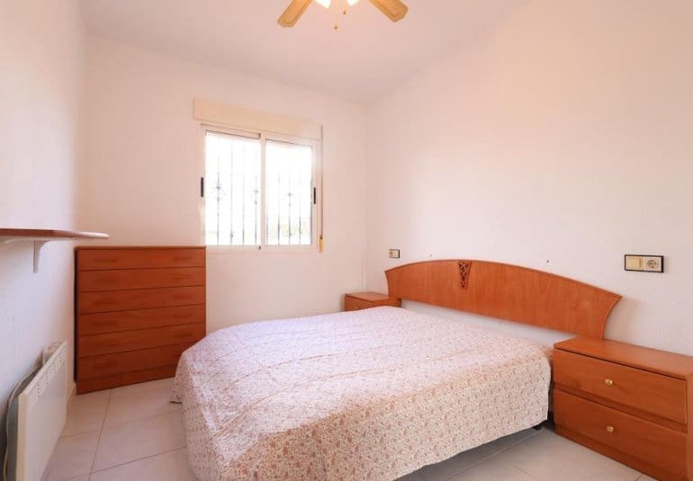 2 chambre Bungalow à vendre à Torrevieja avec piscine - 143 000 € (Ref: 9737803)