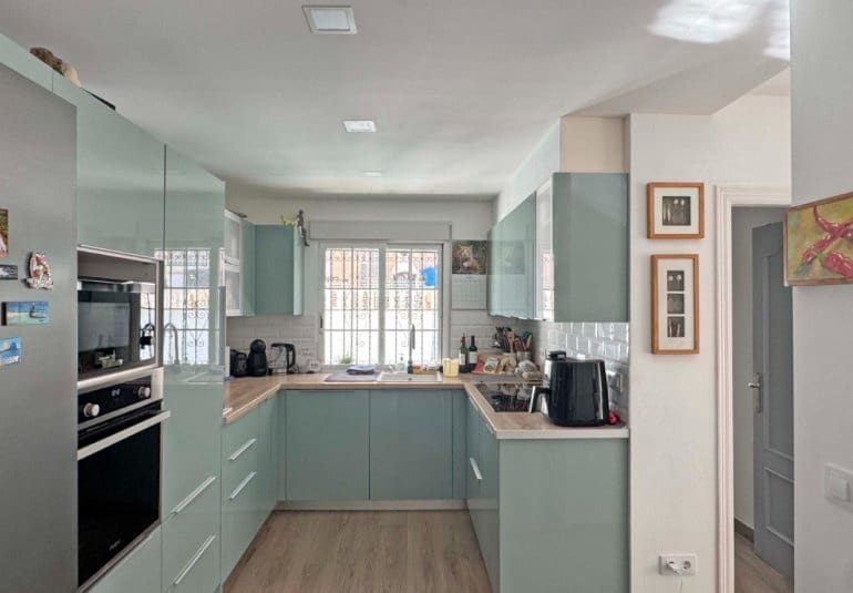 Casa de 2 habitaciones en Villamartin en venta con piscina - 289.900 € (Ref: 9737804)