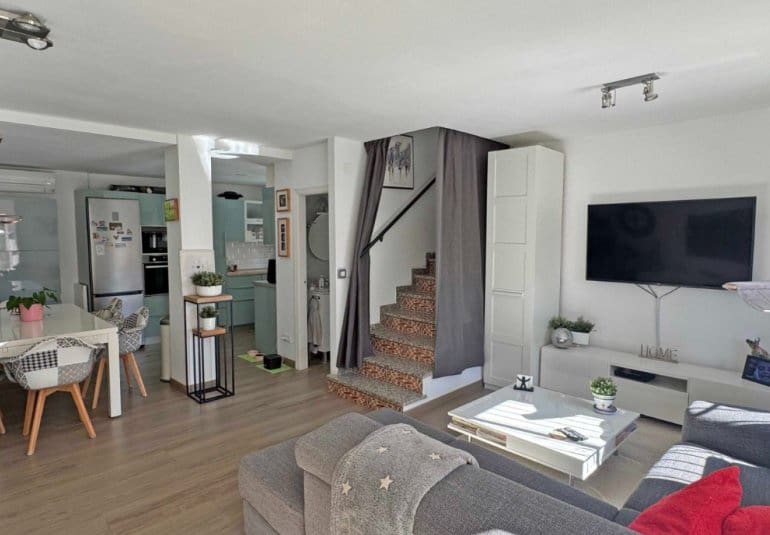 Casa de 2 habitaciones en Villamartin en venta con piscina - 289.900 € (Ref: 9737804)