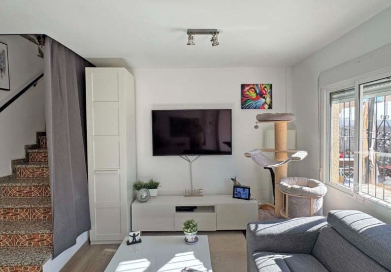 Casa de 2 habitaciones en Villamartin en venta con piscina - 289.900 € (Ref: 9737804)