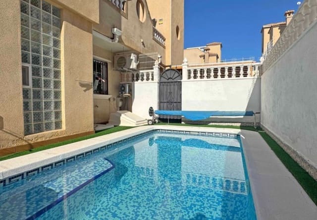 Casa de 2 habitaciones en Villamartin, Orihuela en venta con piscina - 289.900 € (Ref: 9737804)