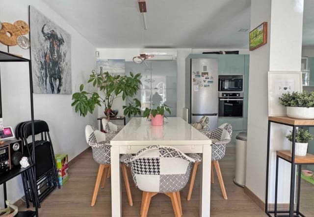 Casa de 2 habitaciones en Villamartin, Orihuela en venta con piscina - 289.900 € (Ref: 9737804)