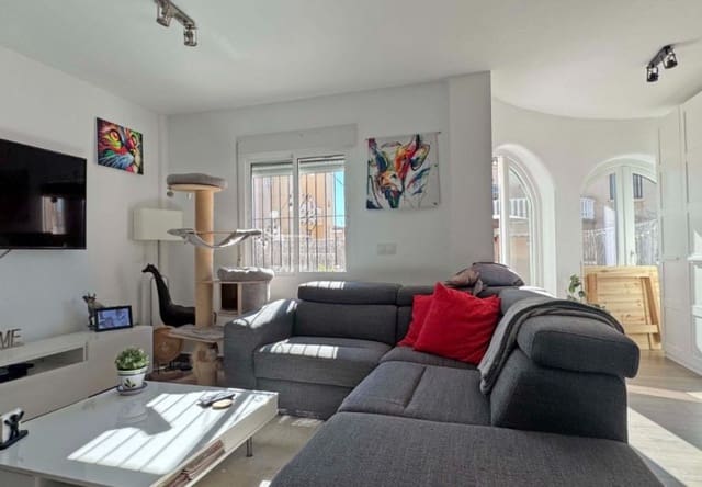 Casa de 2 habitaciones en Villamartin, Orihuela en venta con piscina - 289.900 € (Ref: 9737804)