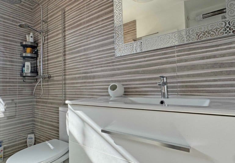 Casa de 2 habitaciones en Villamartin en venta con piscina - 289.900 € (Ref: 9737804)