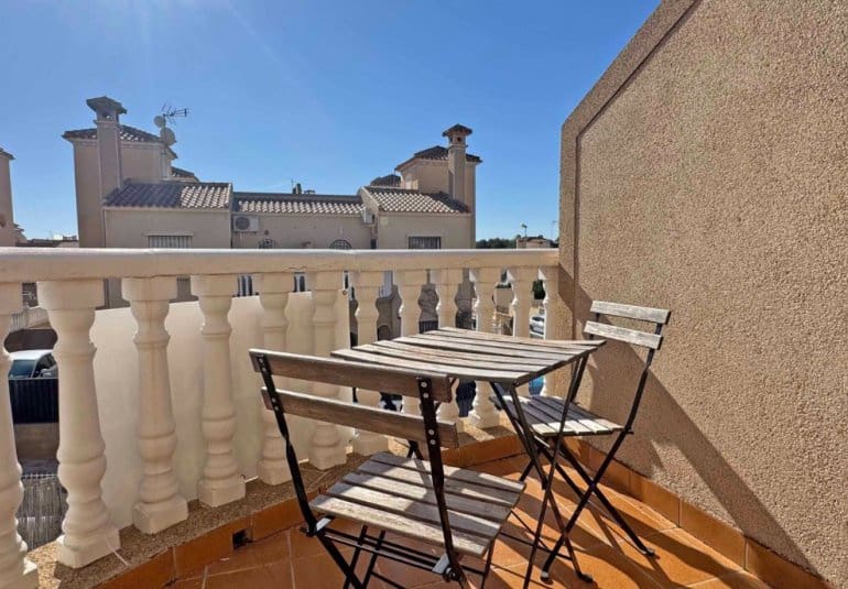 Casa de 2 habitaciones en Villamartin en venta con piscina - 289.900 € (Ref: 9737804)