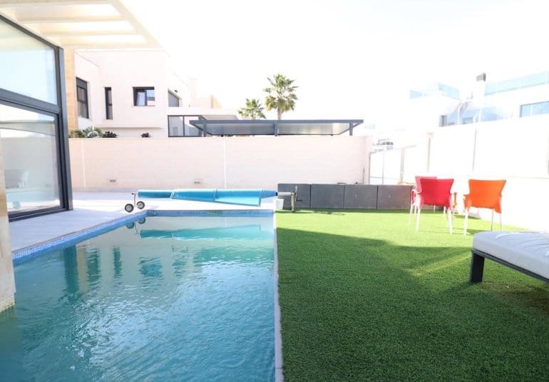 3 soverom Villa til salgs i Orihuela Costa - € 450 000 (Ref: 9737806)