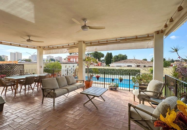 7 bedroom Villa for sale in Dehesa de Campoamor with pool - € 1,349,000 (Ref: 9737809)