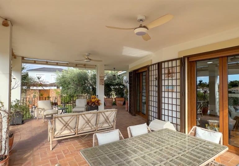 7 bedroom Villa for sale in Dehesa de Campoamor with pool - € 1,349,000 (Ref: 9737809)