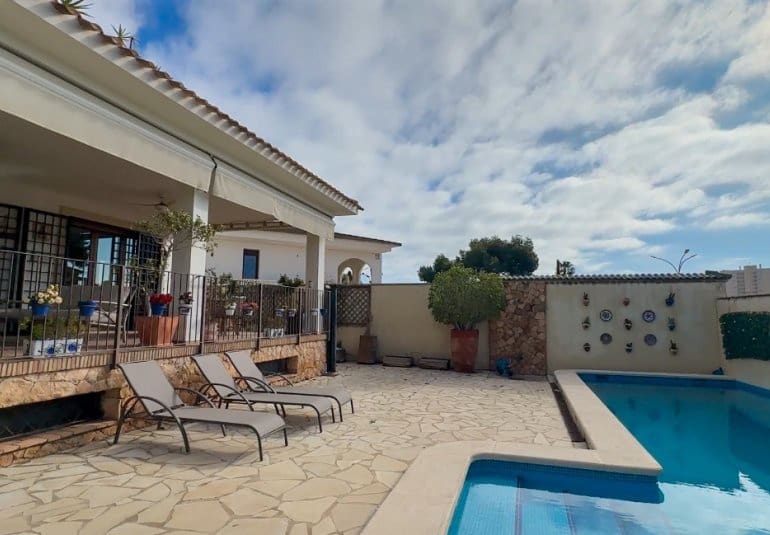 7 bedroom Villa for sale in Dehesa de Campoamor with pool - € 1,349,000 (Ref: 9737809)