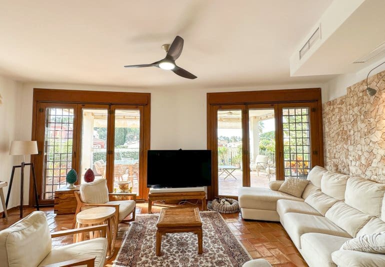 7 bedroom Villa for sale in Dehesa de Campoamor with pool - € 1,349,000 (Ref: 9737809)