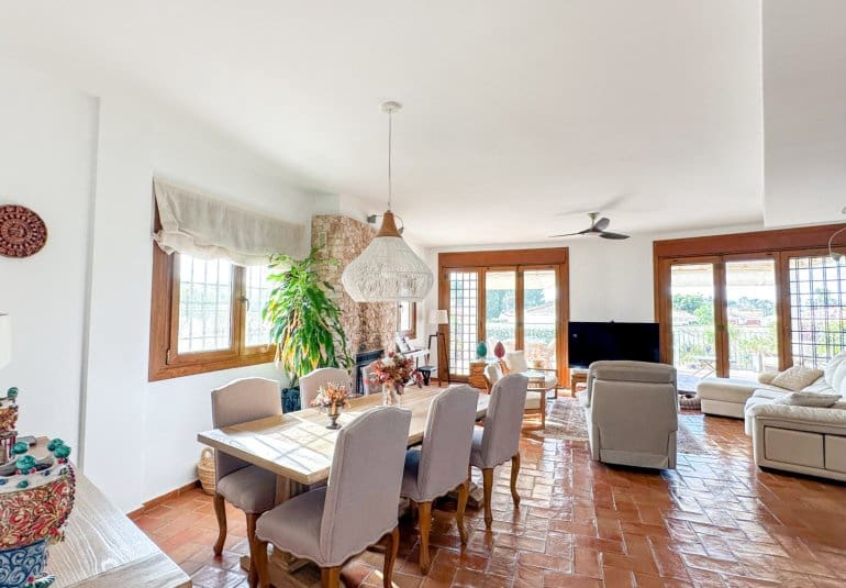 7 bedroom Villa for sale in Dehesa de Campoamor with pool - € 1,349,000 (Ref: 9737809)